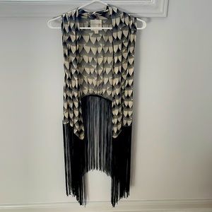 Line & Dot fringe vest